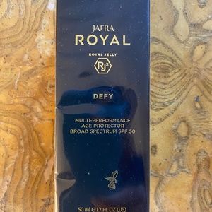 Multi-Performance Age Protector SPF 50 - JAFRA